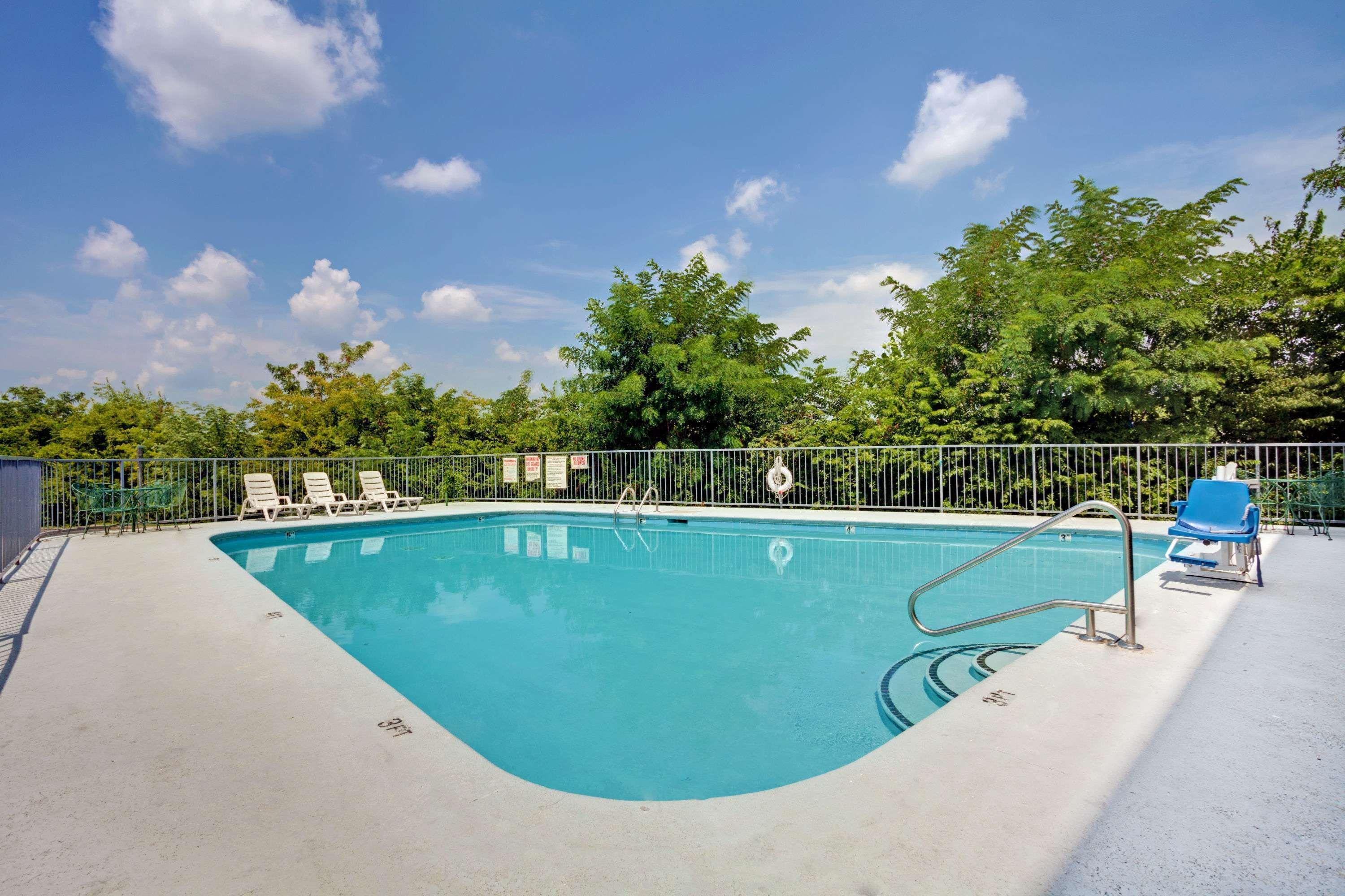 Super 8 By Wyndham Nashville/ Dntn/ Opryland Area Exterior foto