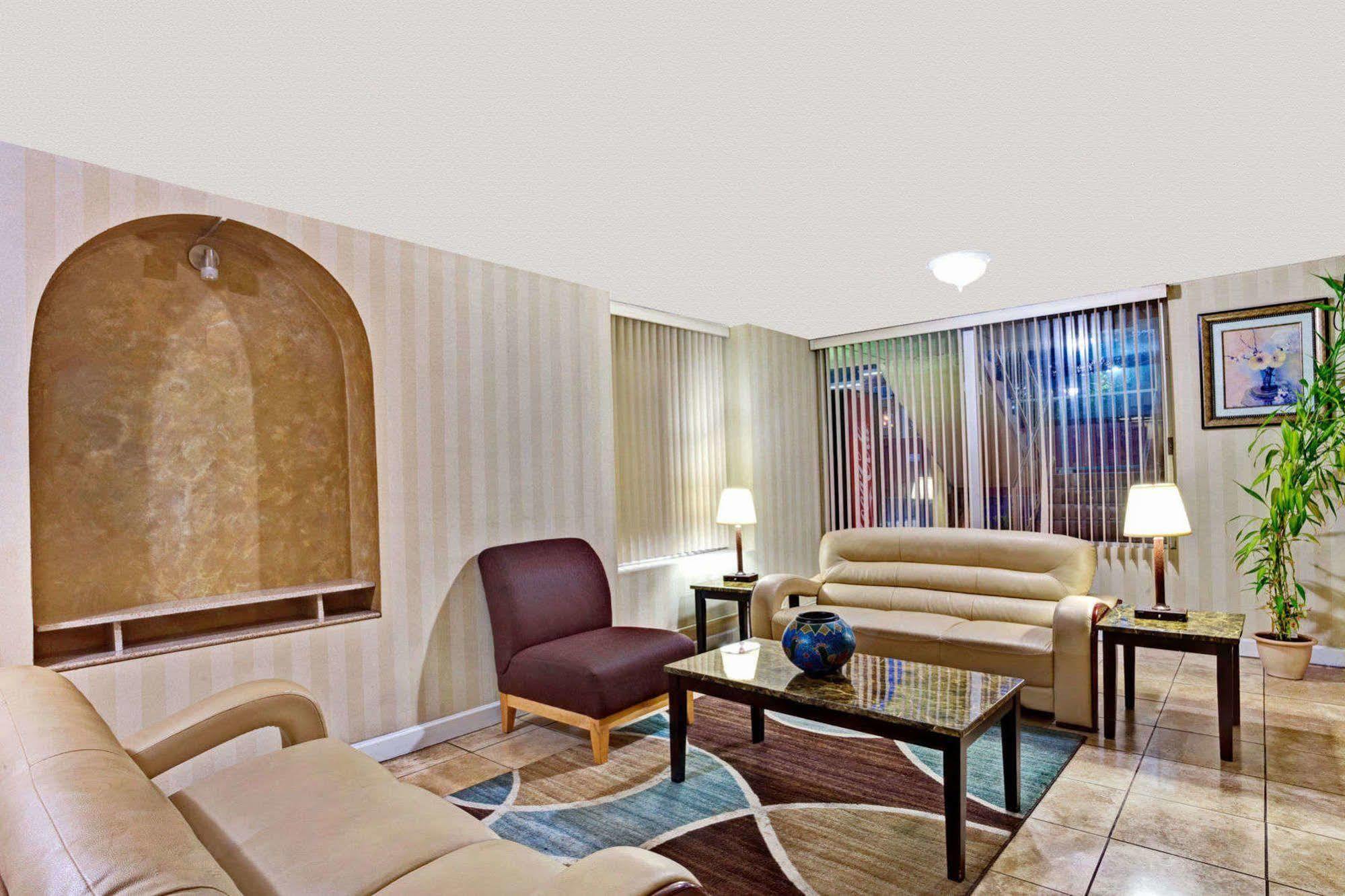 Super 8 By Wyndham Nashville/ Dntn/ Opryland Area Exterior foto